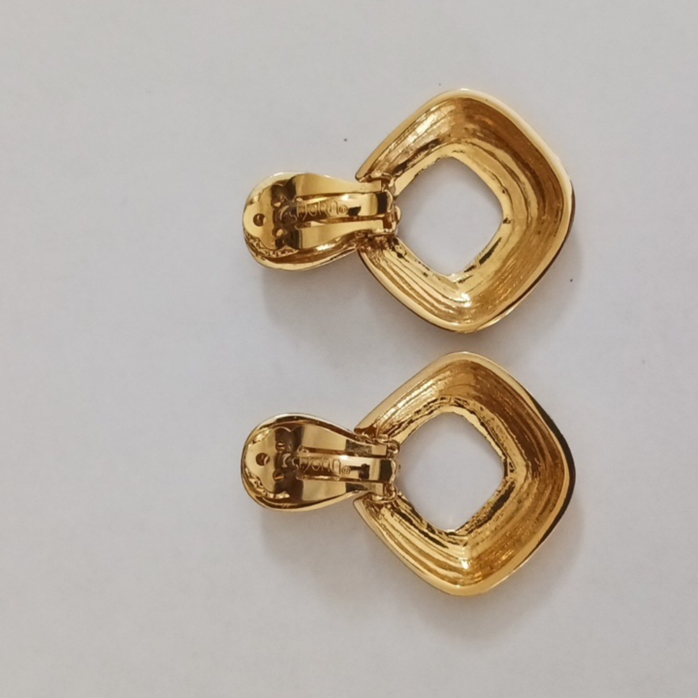 Vintage St. John Clip On Earrings - Picture 4 of 8